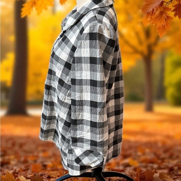 Habitat Black and White Boxy 3/4 Sleeve Top - Picture 3 of 8